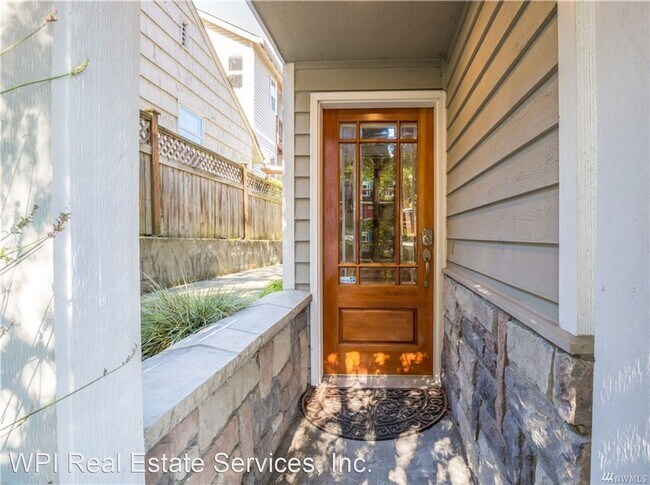 Photo - 3 br, 3 bath House - 160 Florentia St. #B