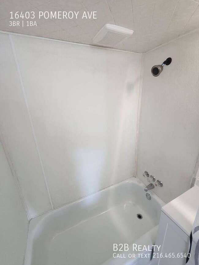 Photo - 16403 Pomeroy Ave