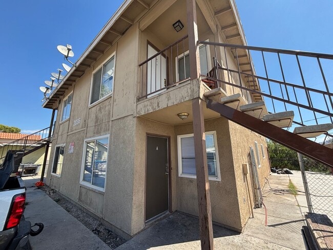 Building Photo - 2036 Crawford St Unit 1