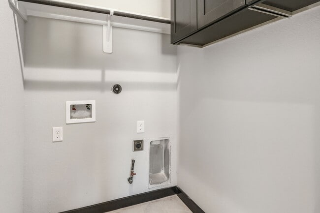 Photo - 208 Silver Leaf St