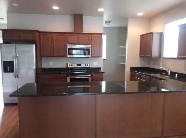 Photo - 7 Bedroom Available for Prelease in York Neighborhood!