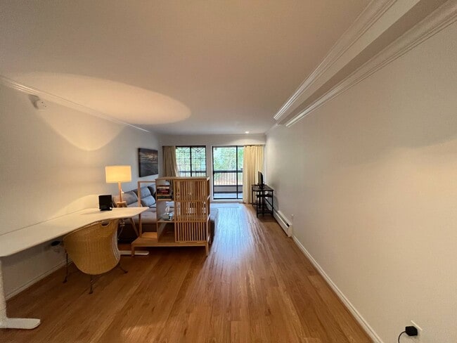 Photo - 101-1825 W 8th Unité 101