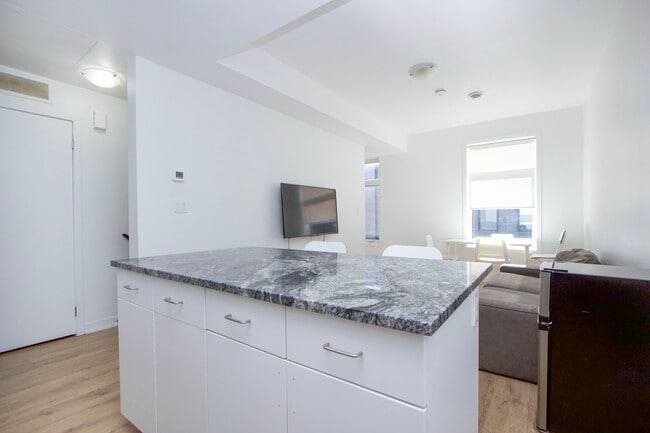 Photo - 1740 Simcoe St N