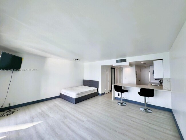 Photo - 1000 West Ave Apartamento Unidad 819