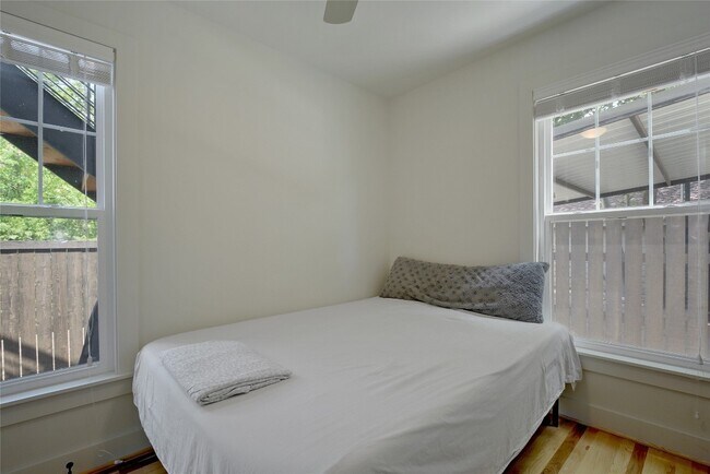 Photo - 4518 Red River St