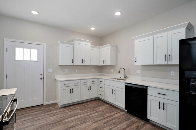 Building Photo - 315 S Florence Ave Unit B