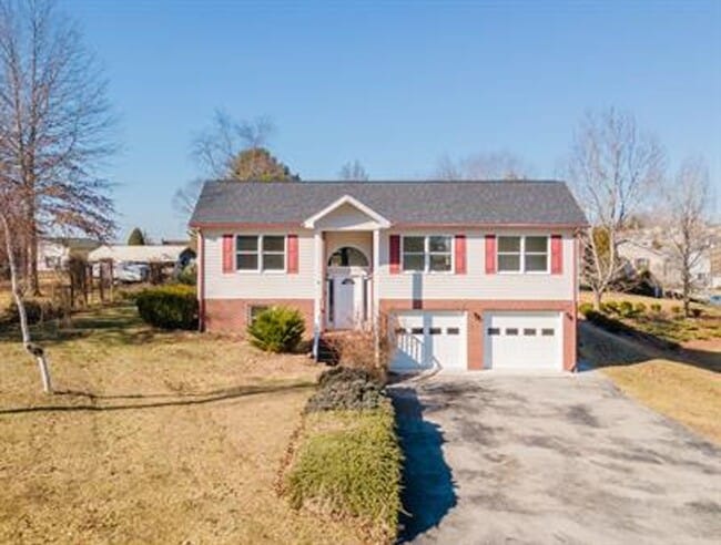 Photo - Spacious House In Christiansburg