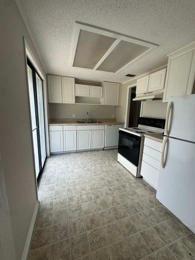 Photo - 1344 Lodge Terrace