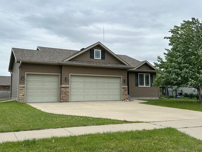 Front of House - 2901 SE Stonegate Dr House