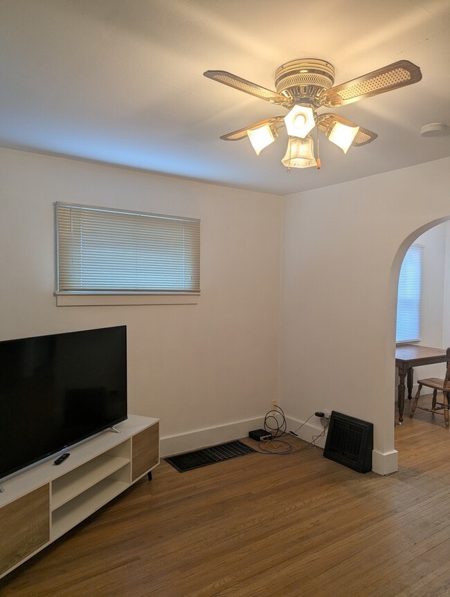 Photo - 205 16th St S