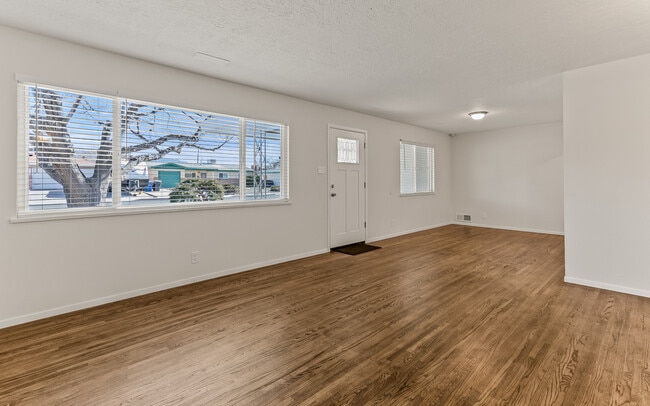 Photo - 2713 Mesilla St NE