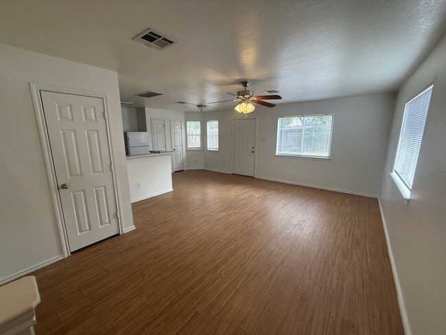 Photo - 127 Cedargrove