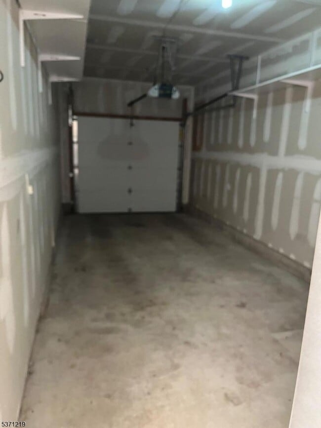 Photo - 155 George Russell Way