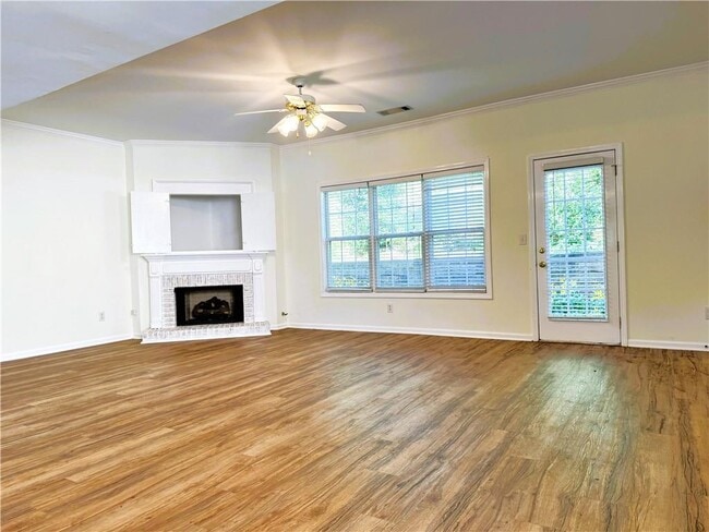 Photo - 2075 Pine Tree Dr