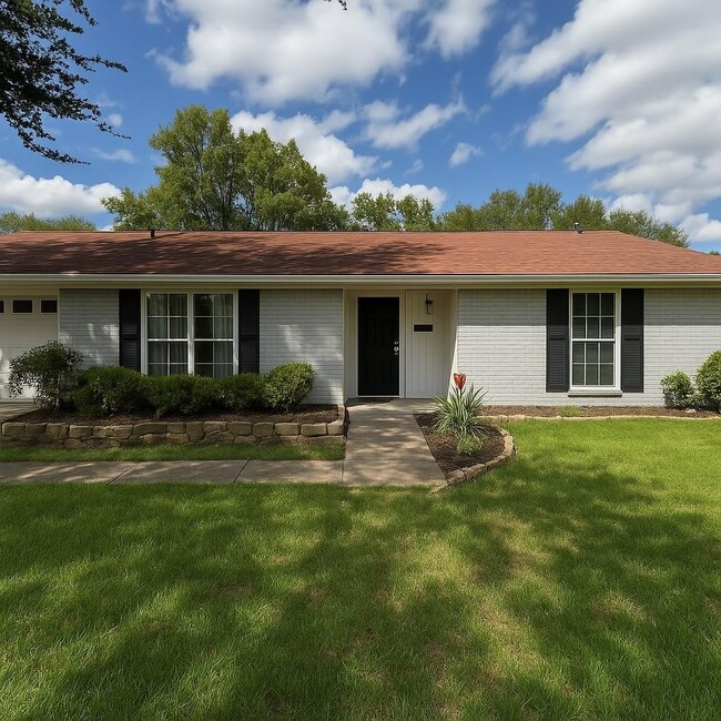 Photo - 9646 Meadowglen Ln