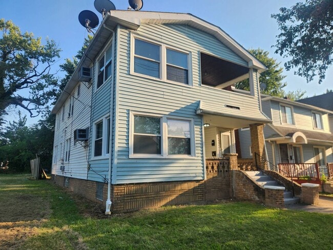 Photo - 15816 Grovewood Ave Unit DN