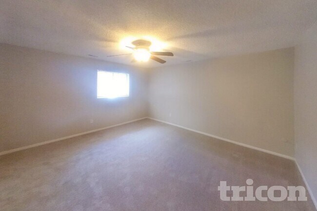 2286 Farnsworth Dr