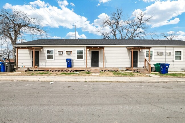 Building Photo - 438 S San Joaquin Ave Unit 1