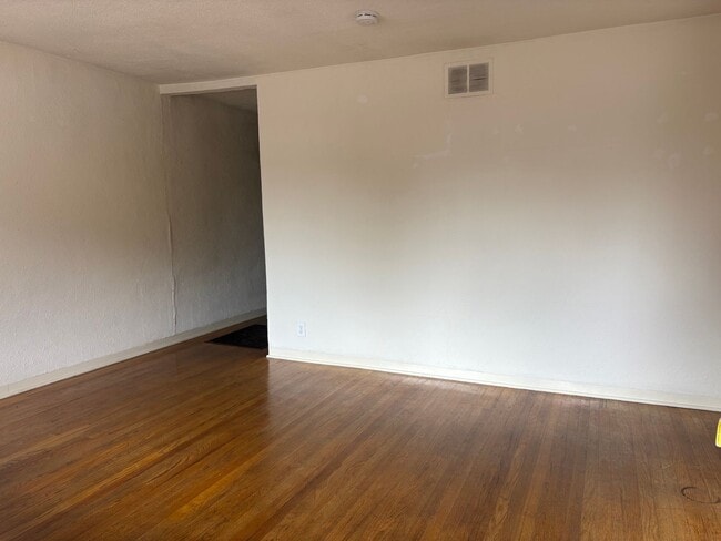 223 Solano Dr NE Unit B