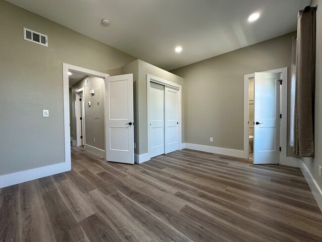 Large master bed with ensuite bath - 206 W 5th Ave Unit 206B