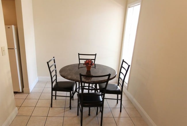 Comedor - 2600 Old Hapeville Rd