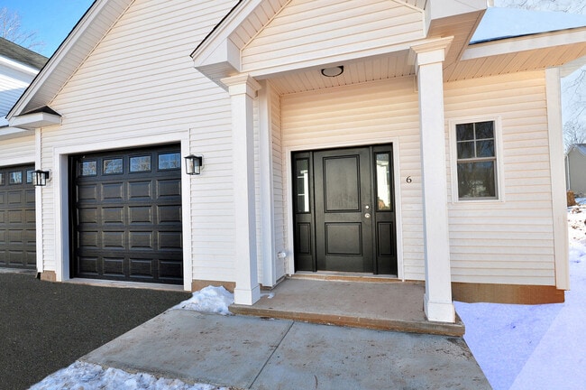 Photo - 309 Main St