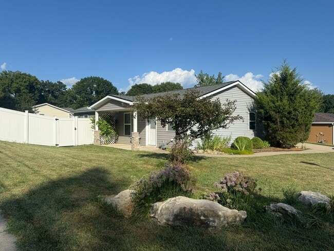 Photo - One Level Living - Single Family Home in South Columbia 4BD/2BA