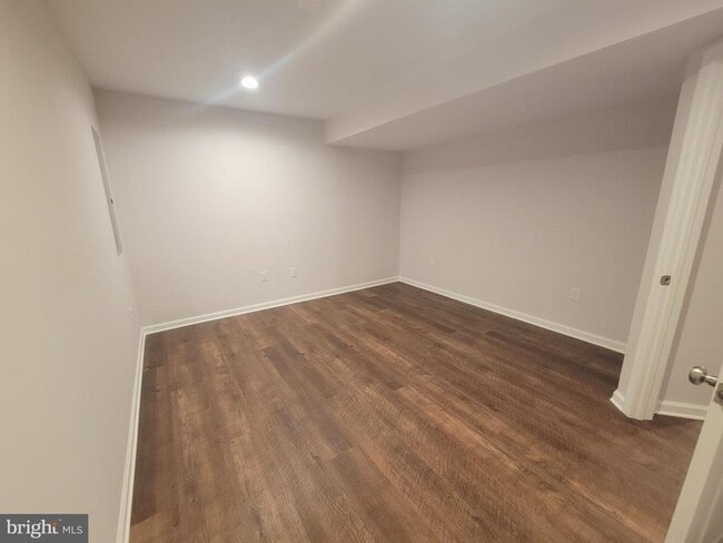 Photo - 328 W 11th St