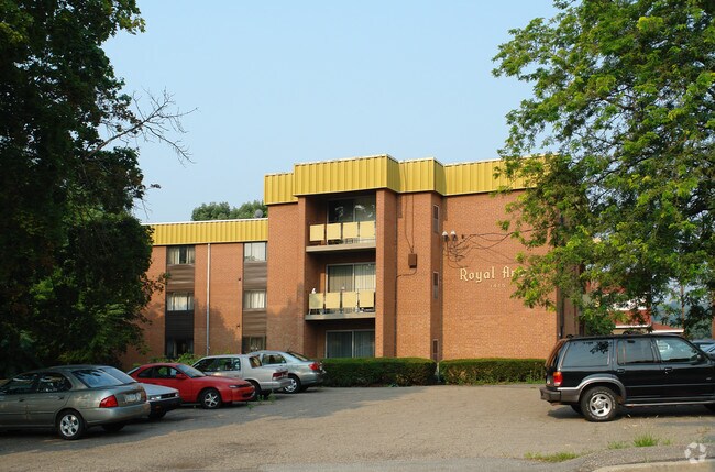 Photo - Royal Arms Apartments