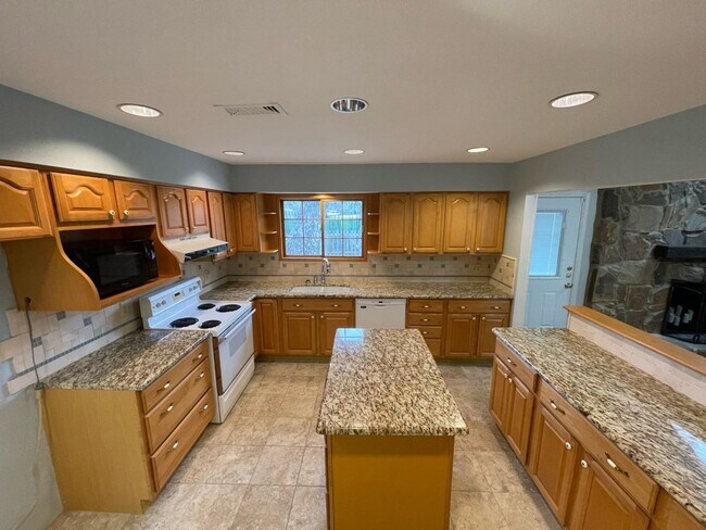 Photo - 1905 Fox Hill Ct