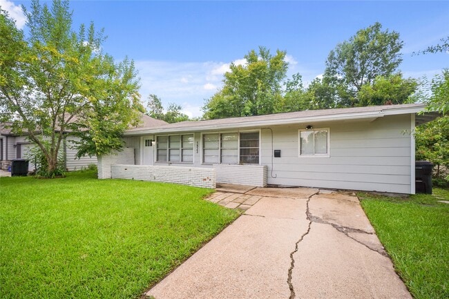 Photo - 5822 Glenhurst Dr
