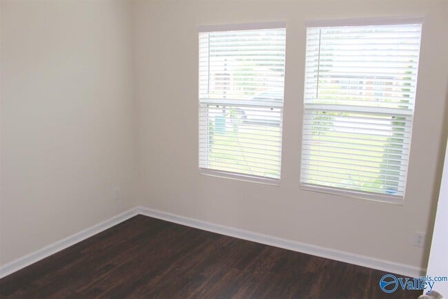 Photo - 123 Grantham Cir