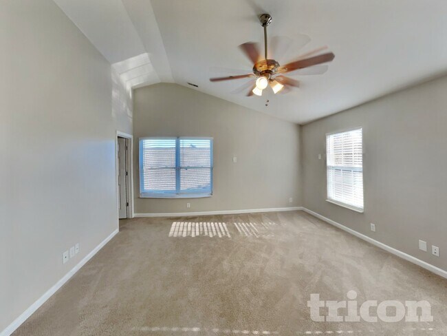 Photo - 1307 Creekside Dr