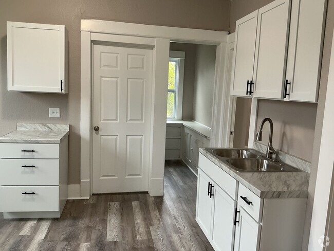 Building Photo - 2957 N 9th St Unit Upper Rental