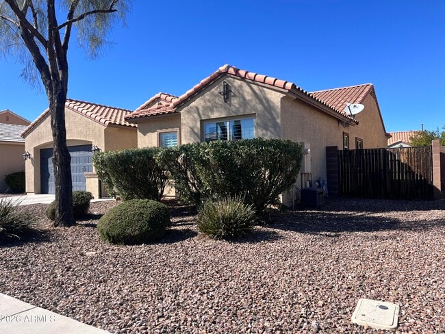 2208 E Indian Wells Dr
