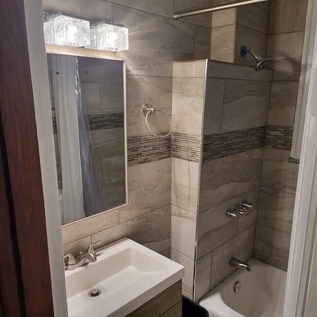 Photo - 1122 Columbia Rd NW