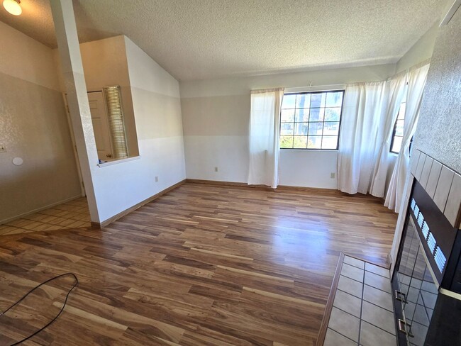 Photo - 550 Black Oak Ave