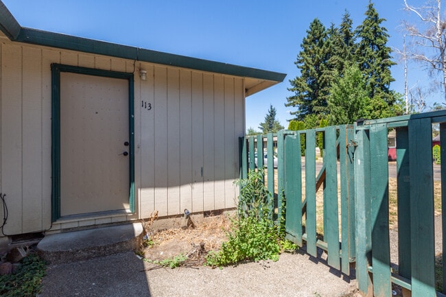 Photo - 113 SW Fleishauer Ln