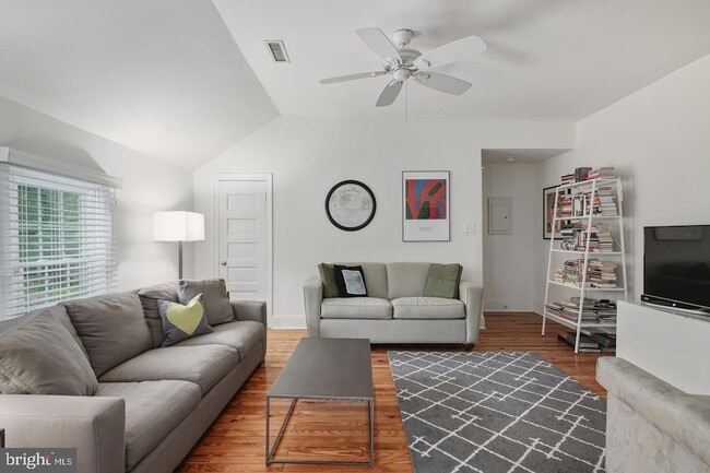 Photo - 1105 Youngs Ford Rd