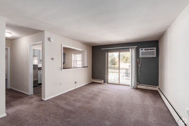 1BR, 1BA - 700SF - Living Room