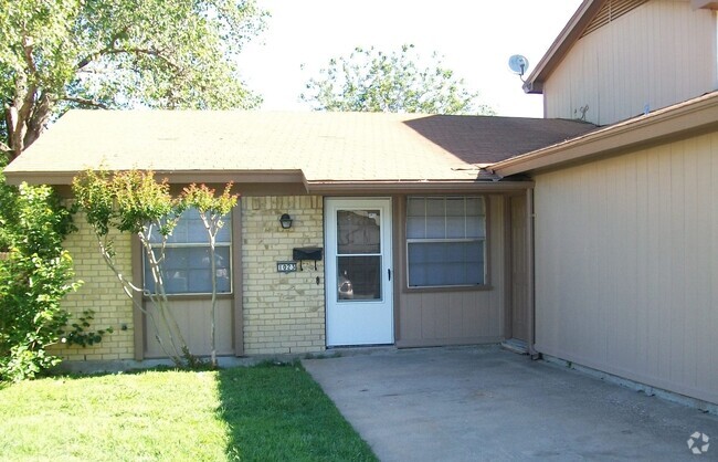 Building Photo - 1023 Pleasant Valley Ln Rental