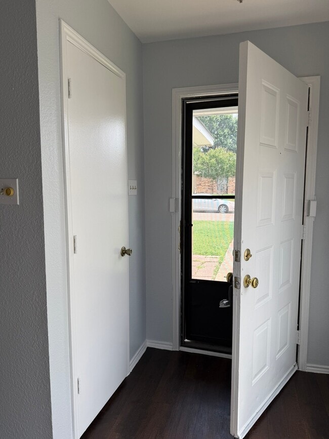 Photo - 304 Gregory Ln