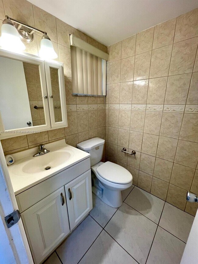 Photo - 1540 NE 191st St Unit 102
