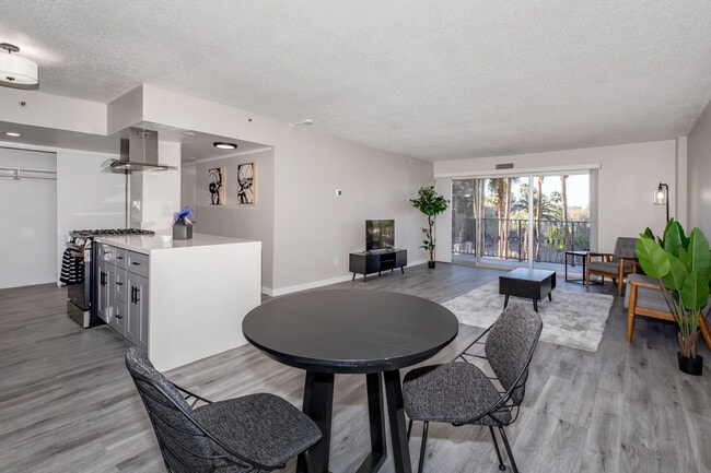 Building Photo - Redondo Tower *All Units Remodeled* Rental