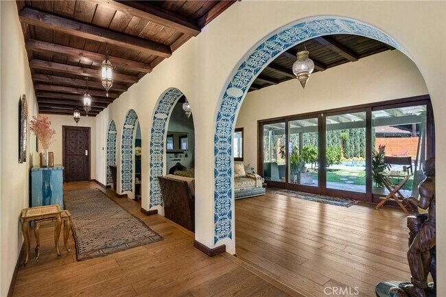 3092 Laurel Canyon Blvd