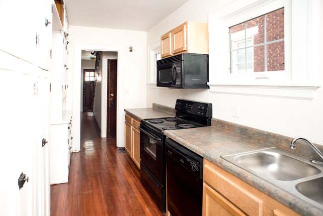 Photo - 2350 Chickasaw St