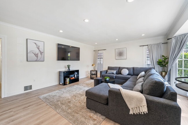 Photo - 140 N Carson Rd