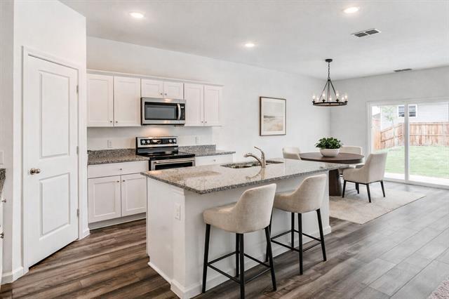 Photo - 720 Holly St