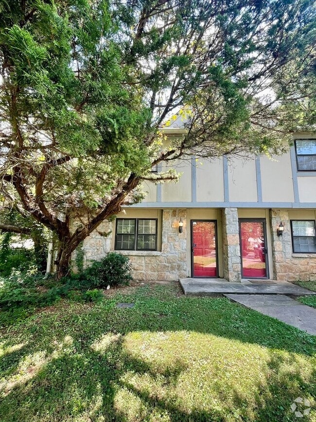 Building Photo - 2 bedroom townhouse