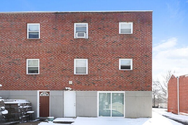 Photo - 419 W Jefferson St